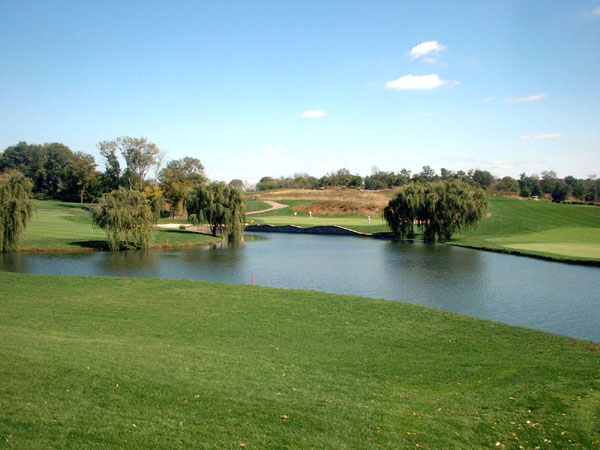 Looking at the 8th green from across the lake.jpg 78.0K